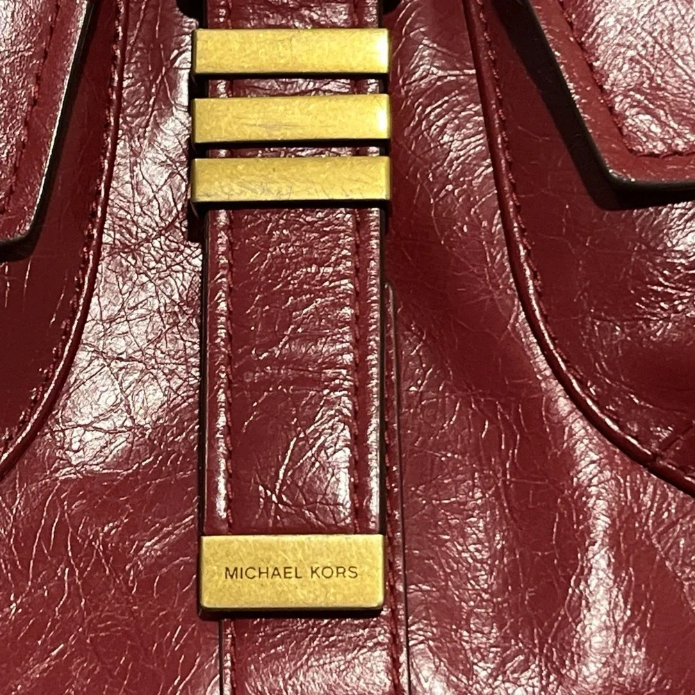 Michael Kors DARRINGTON Large Crackled  Leather Shoulder Bag In Deep Red